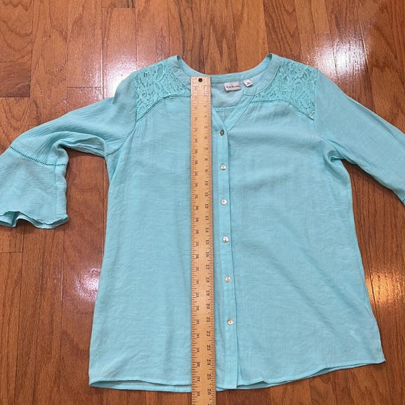 Woman’s top Size XL Button Down Lace Eyelet Ruffle Sleeve Romantic Guazy Aqua Bl - Picture 6 of 12